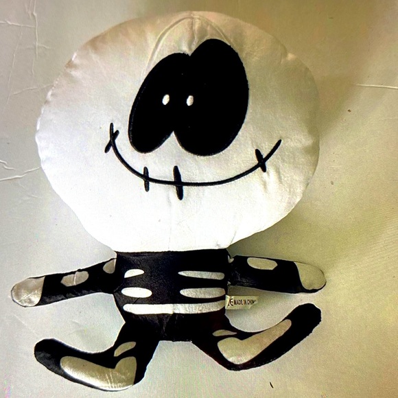 New giant head plush skeleton pillow - Picture 1 of 3